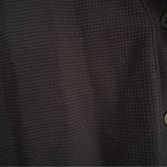 TNA Aritzia Waffle Knit Cropped V Neck Button Long Sleeved Top Size Small - Picture 5 of 6